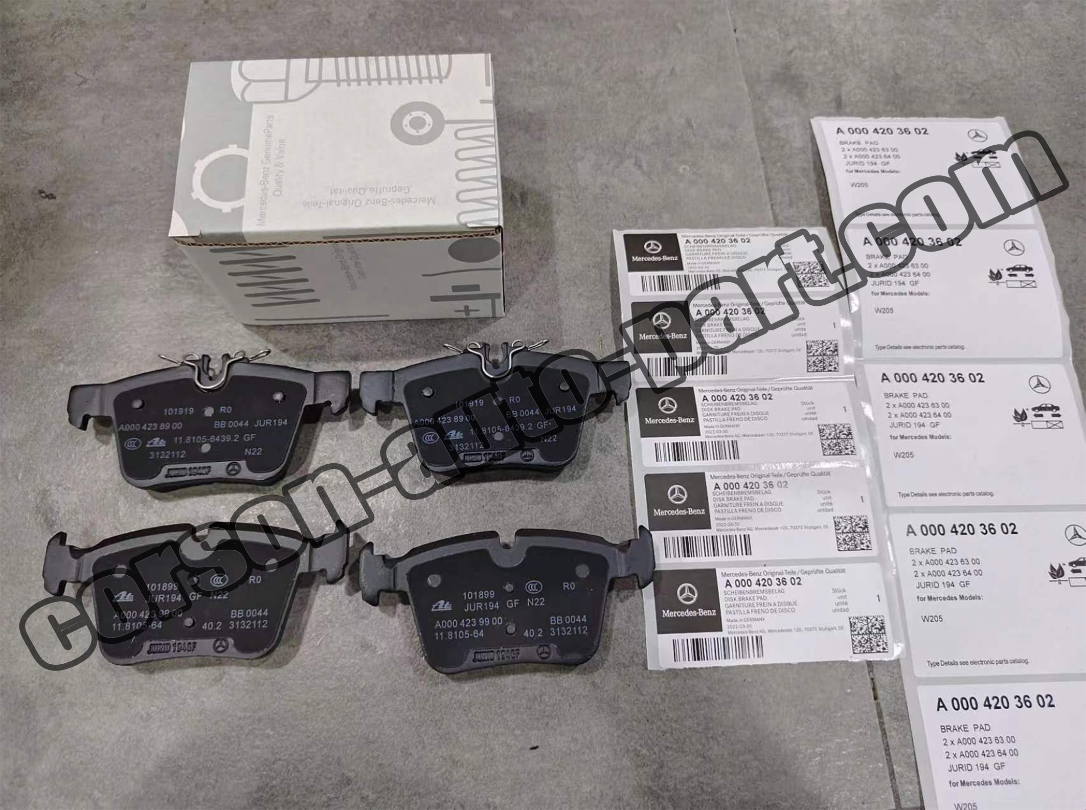 Mercedes-Benz A0004203602 Brake pad set A0084201320 A0004208200