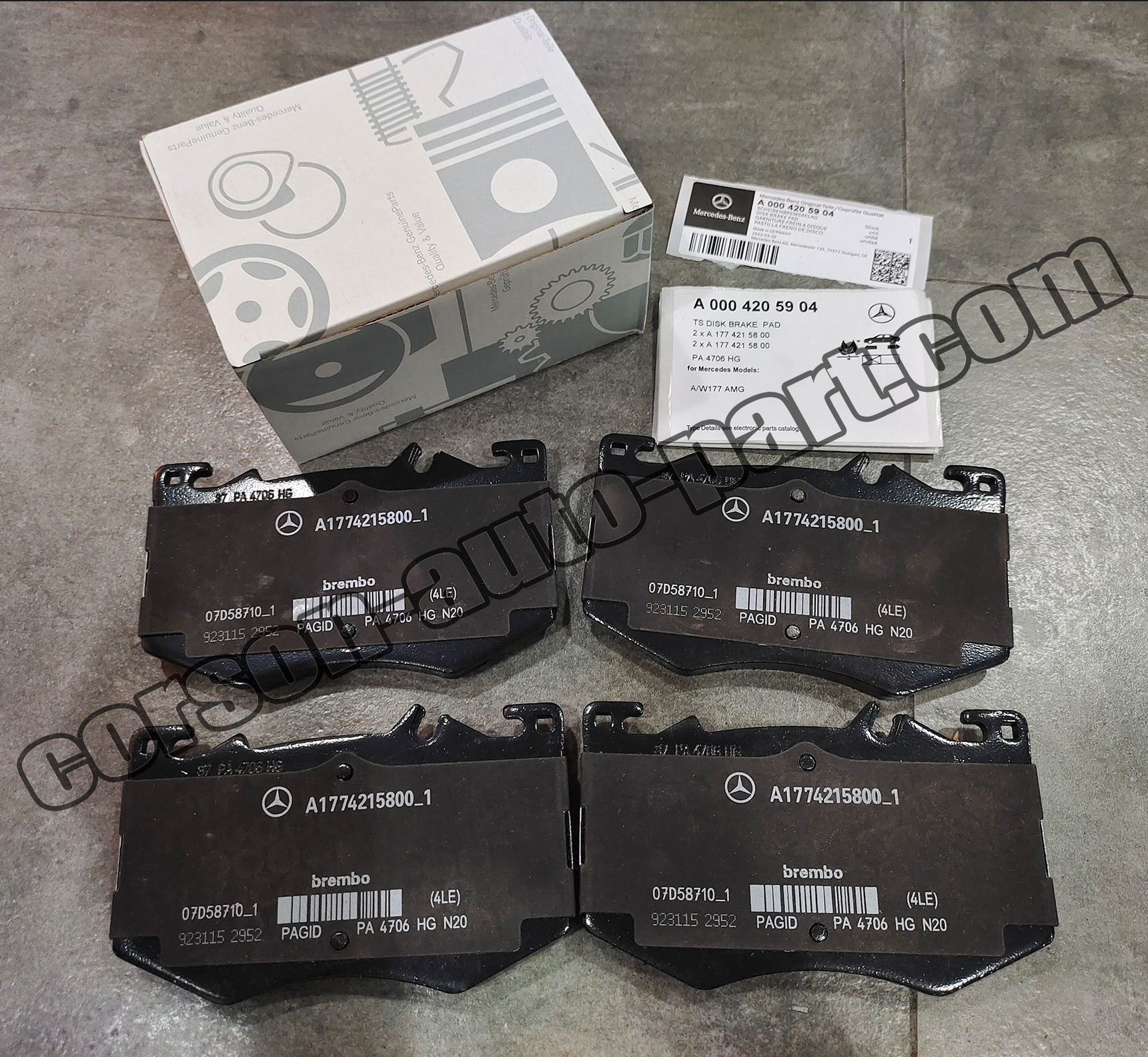 Mercedes-Benz A0004205904 Brake pad set A0004207405 A0004208302