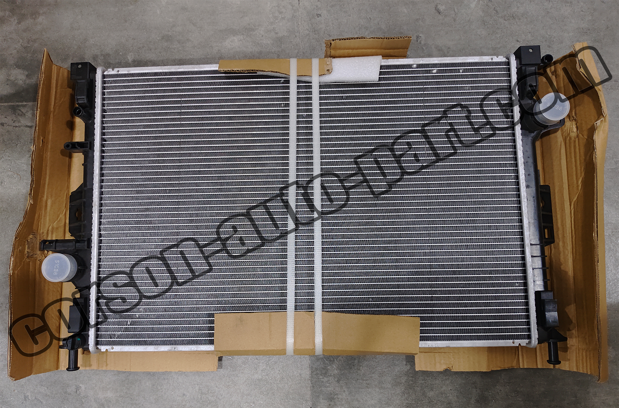 Land Rover LR039530 Radiator LR006715 LR002641