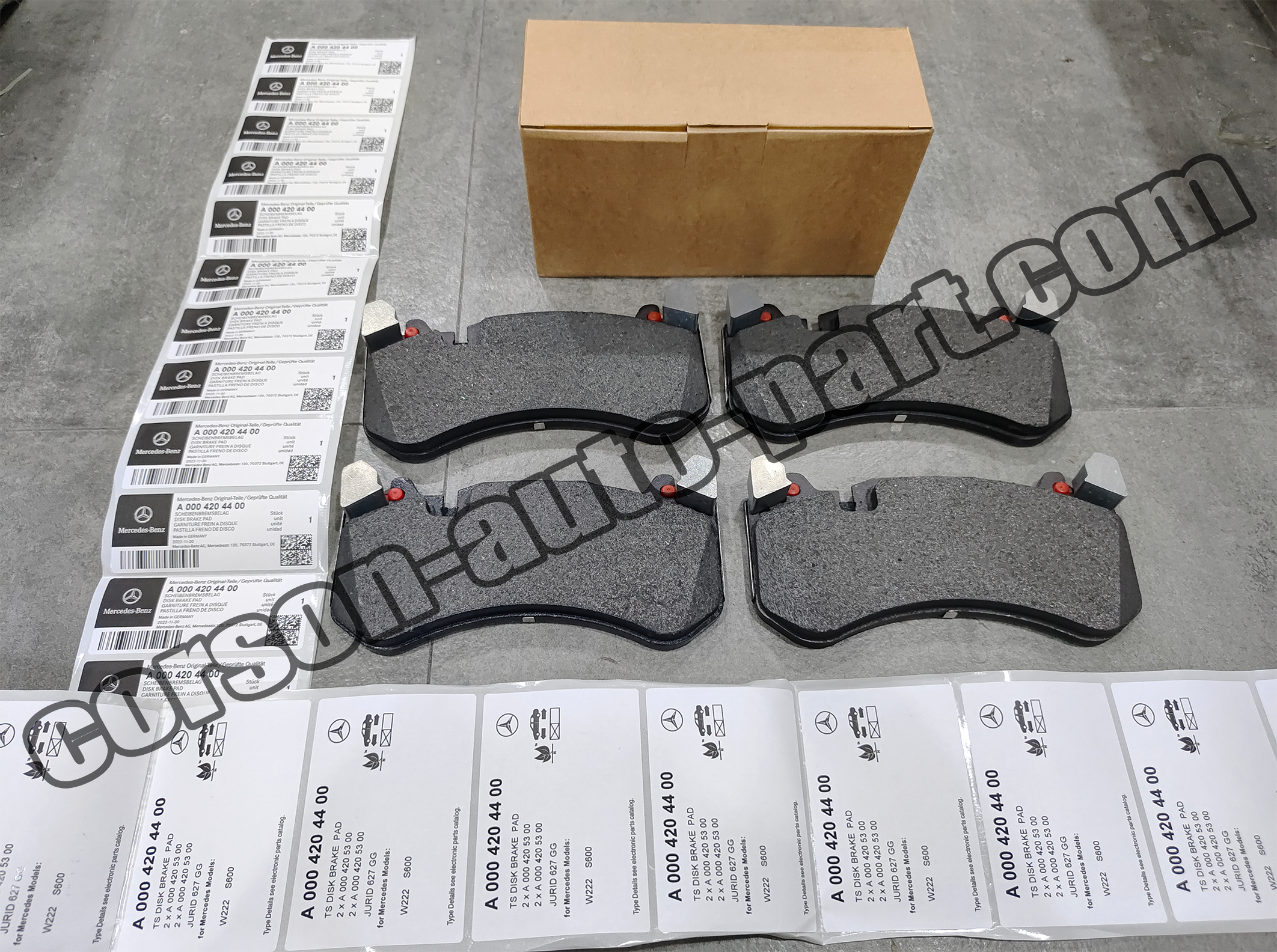 Mercedes-Benz A0004204400 Brake pad set A0004206600 A0004203500