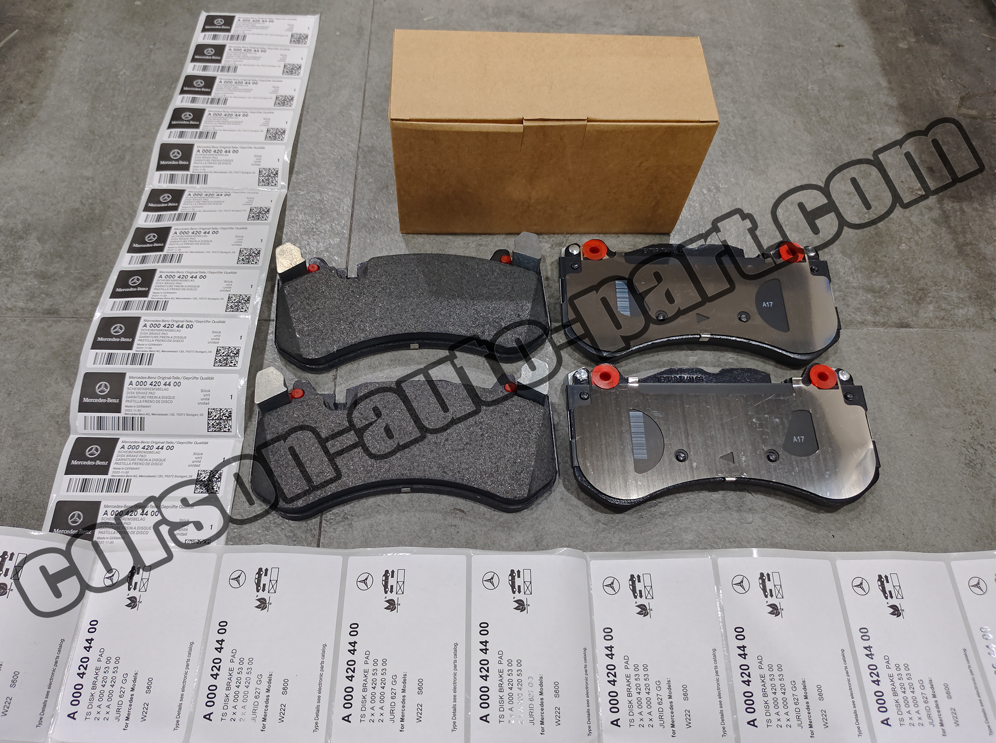 Mercedes-Benz A0004204400 Brake pad set A0004206600 A0004203500