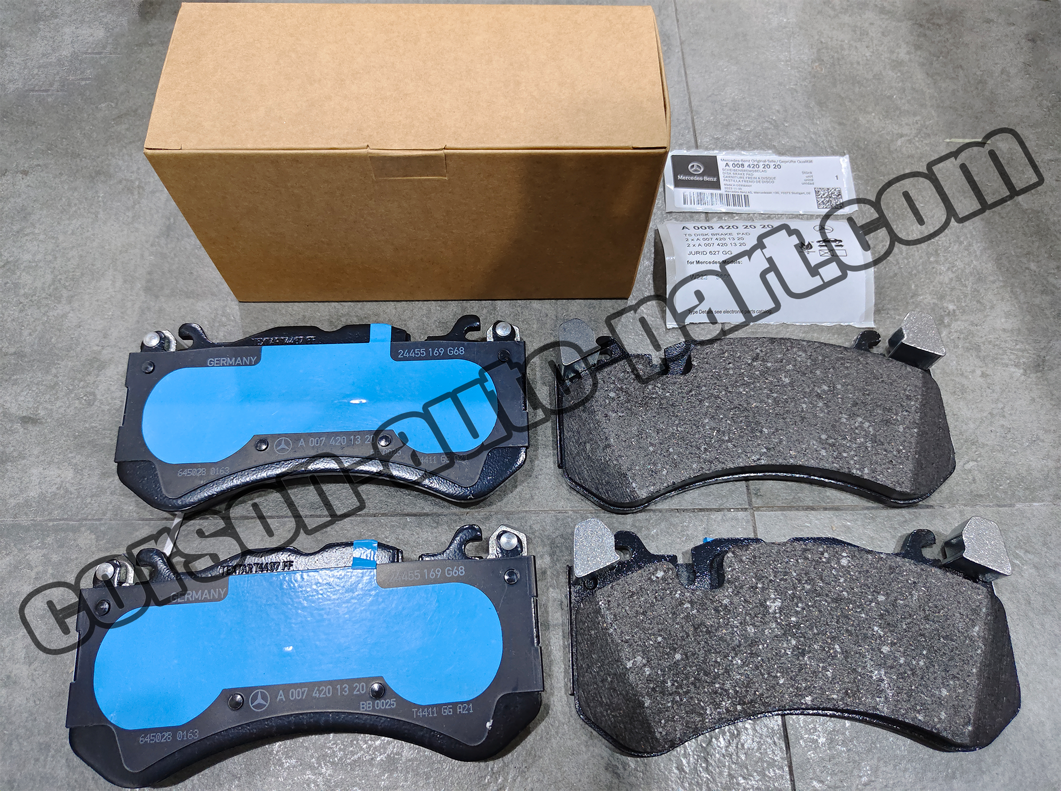 Mercedes-Benz A0084202020 Brake pad set A0004206600 A0074202720