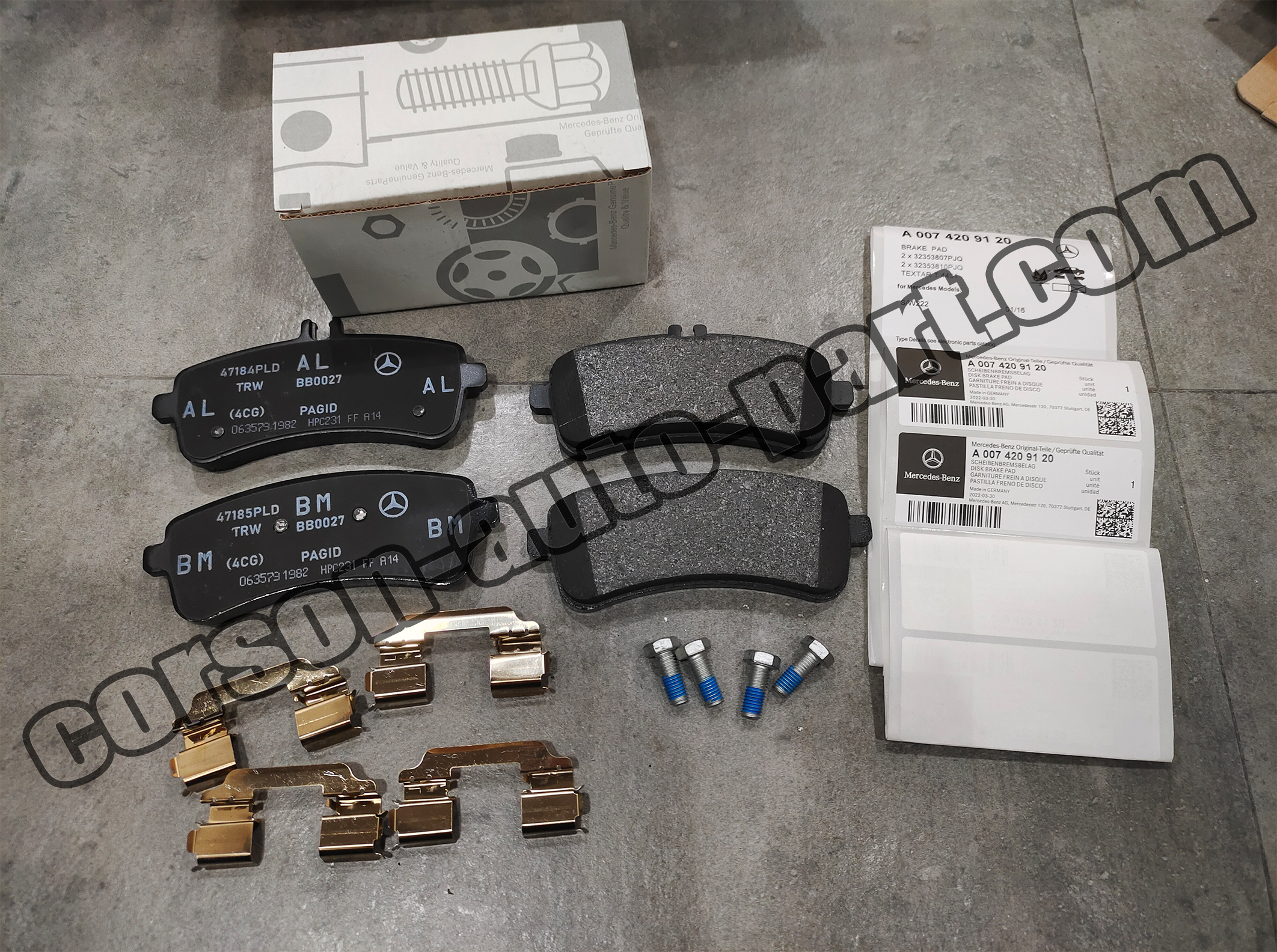 Mercedes-Benz A0074209120 Rear Brake Pad Set A0004203202 A0064209020