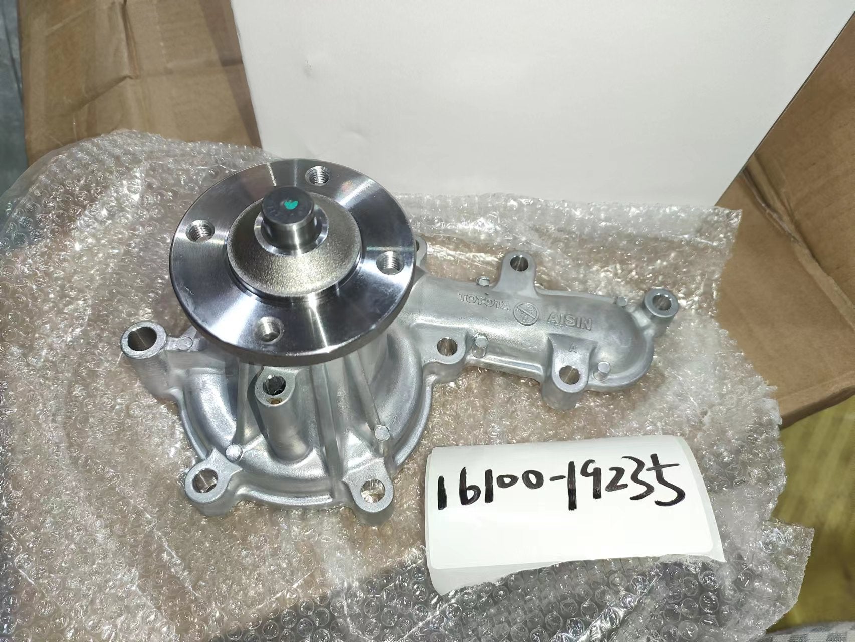 Toyota 16100-19235Engine Water Pump Assembly