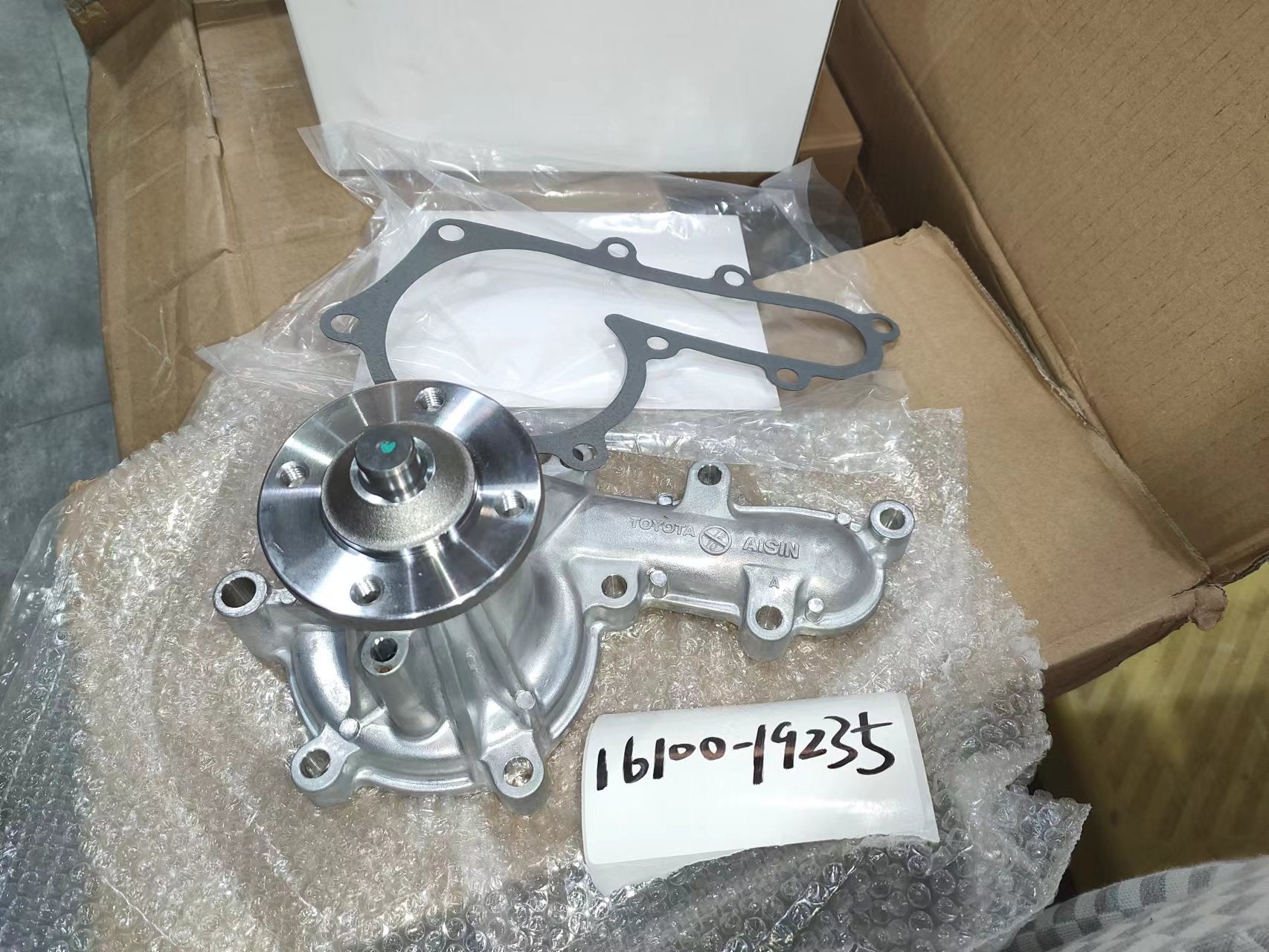 Toyota 16100-19235Engine Water Pump Assembly