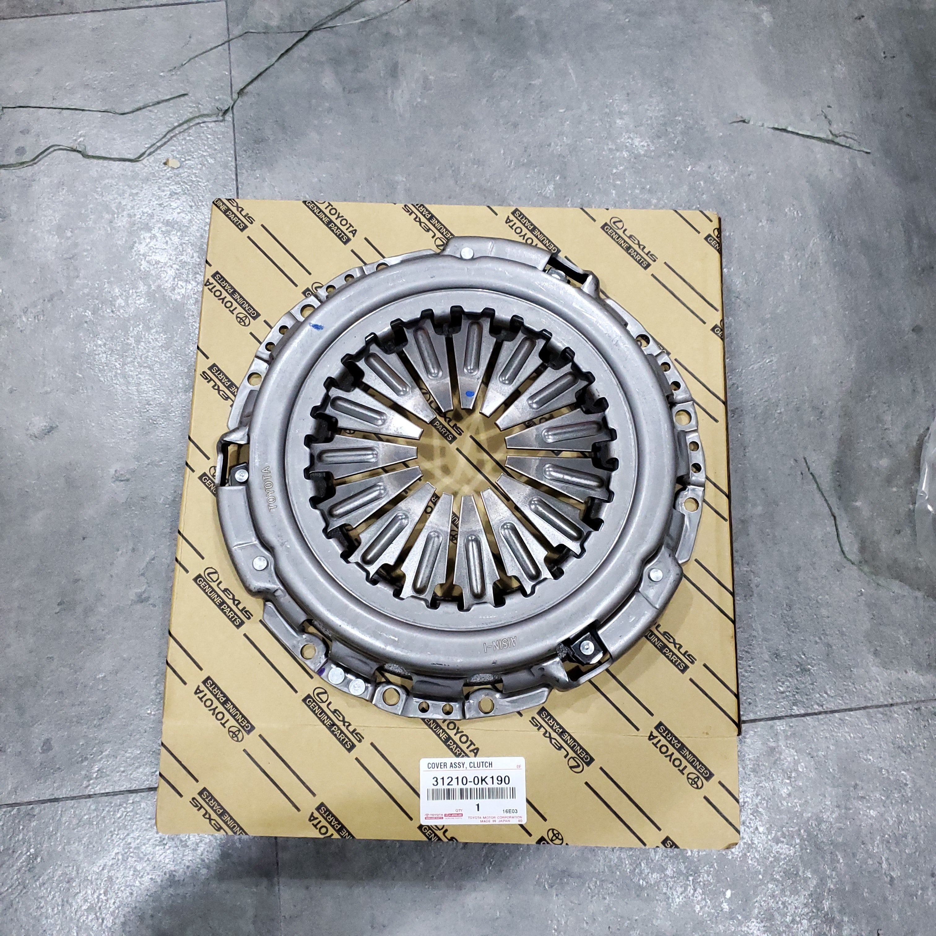 Genuine Toyota Clutch Pressure Plate Hilux 2005-2015 31210-0K190.