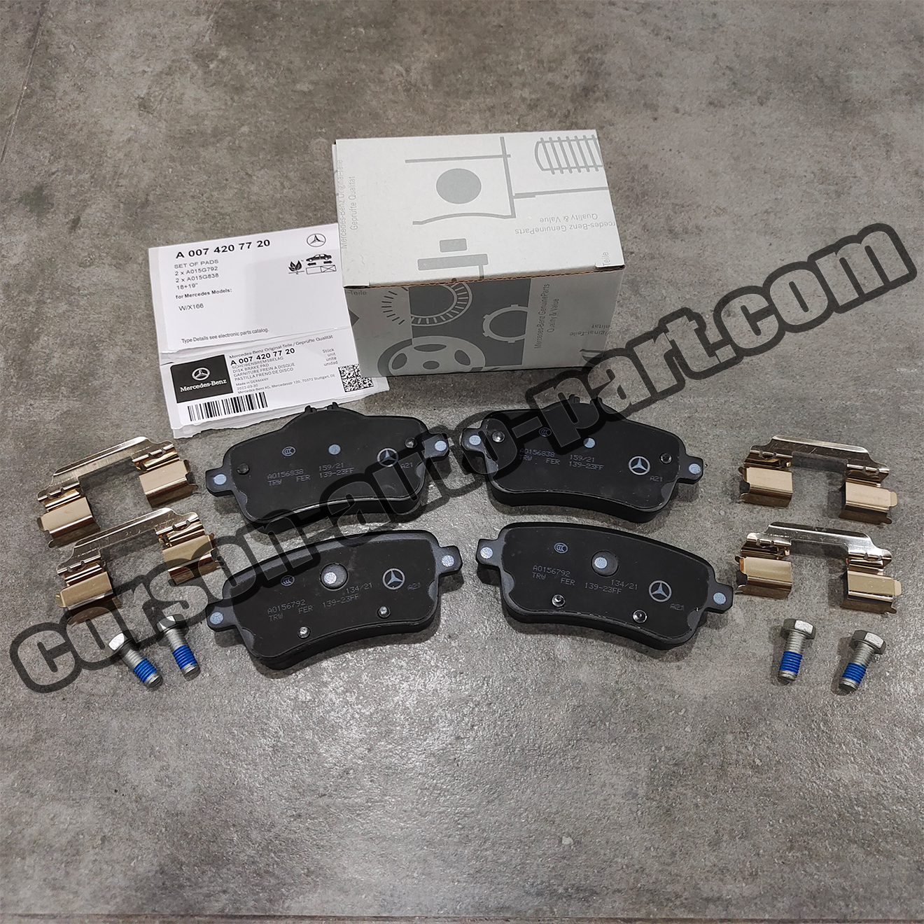 Mercedes-Benz A0074207720 Disk Brake Pad A0074209020 A0074208220