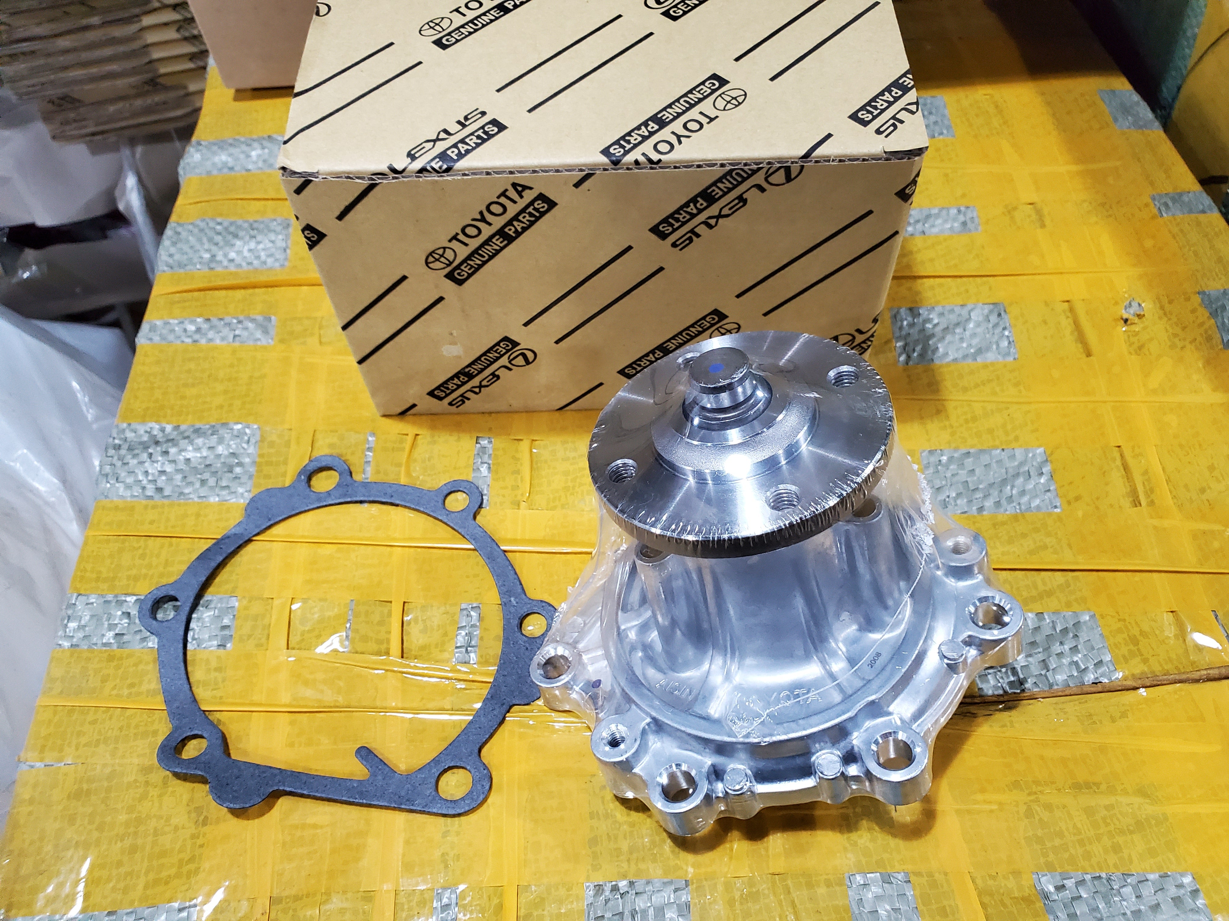 Toyota 16100-28040Engine Water Pump Assembly