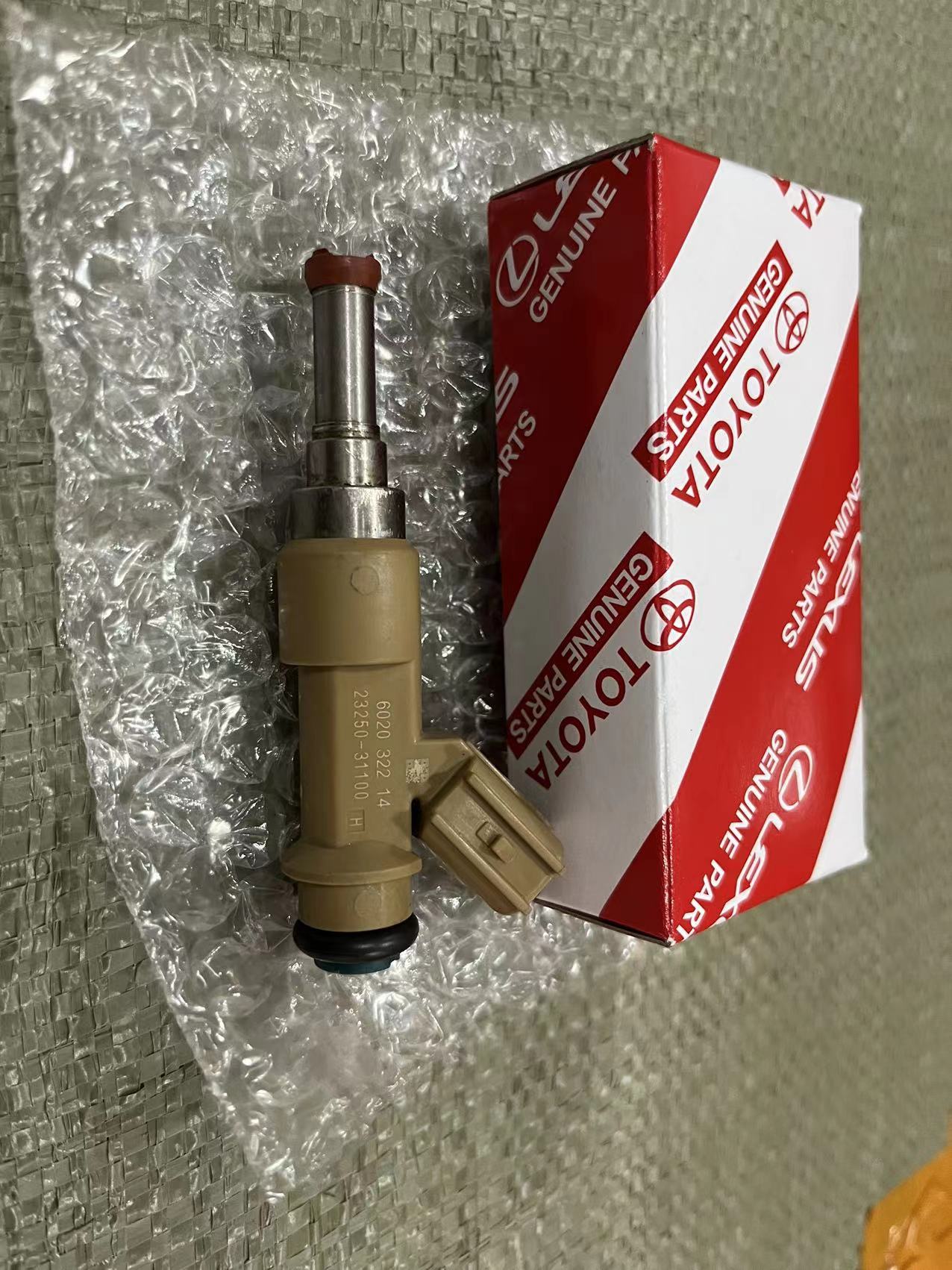 TOYOTA   Fuel Injector 23250-31100