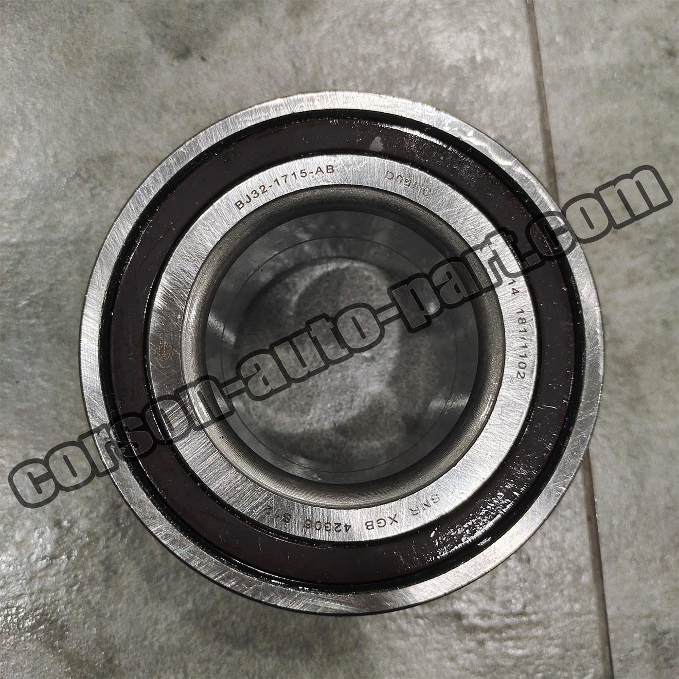 Land Rover LR122585 Wheel Hub