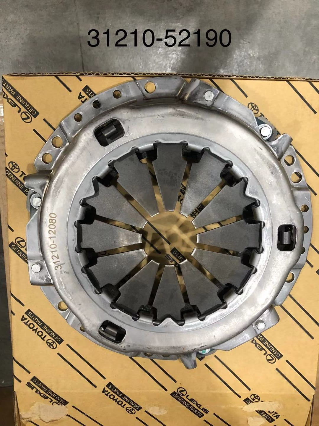 3121052190 - Clutch pressure plate OE number by TOYOTA