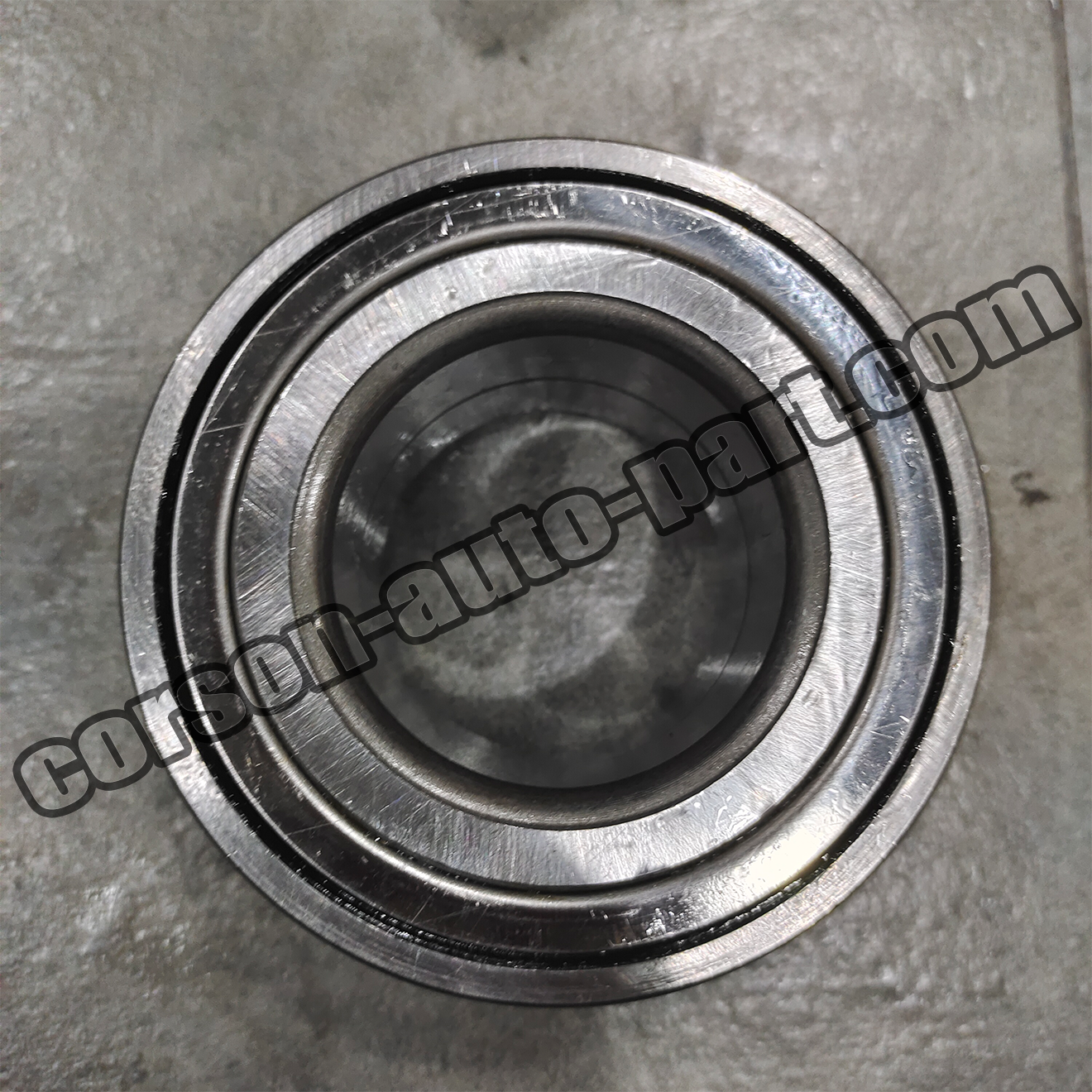 Land Rover LR122585 Wheel Hub