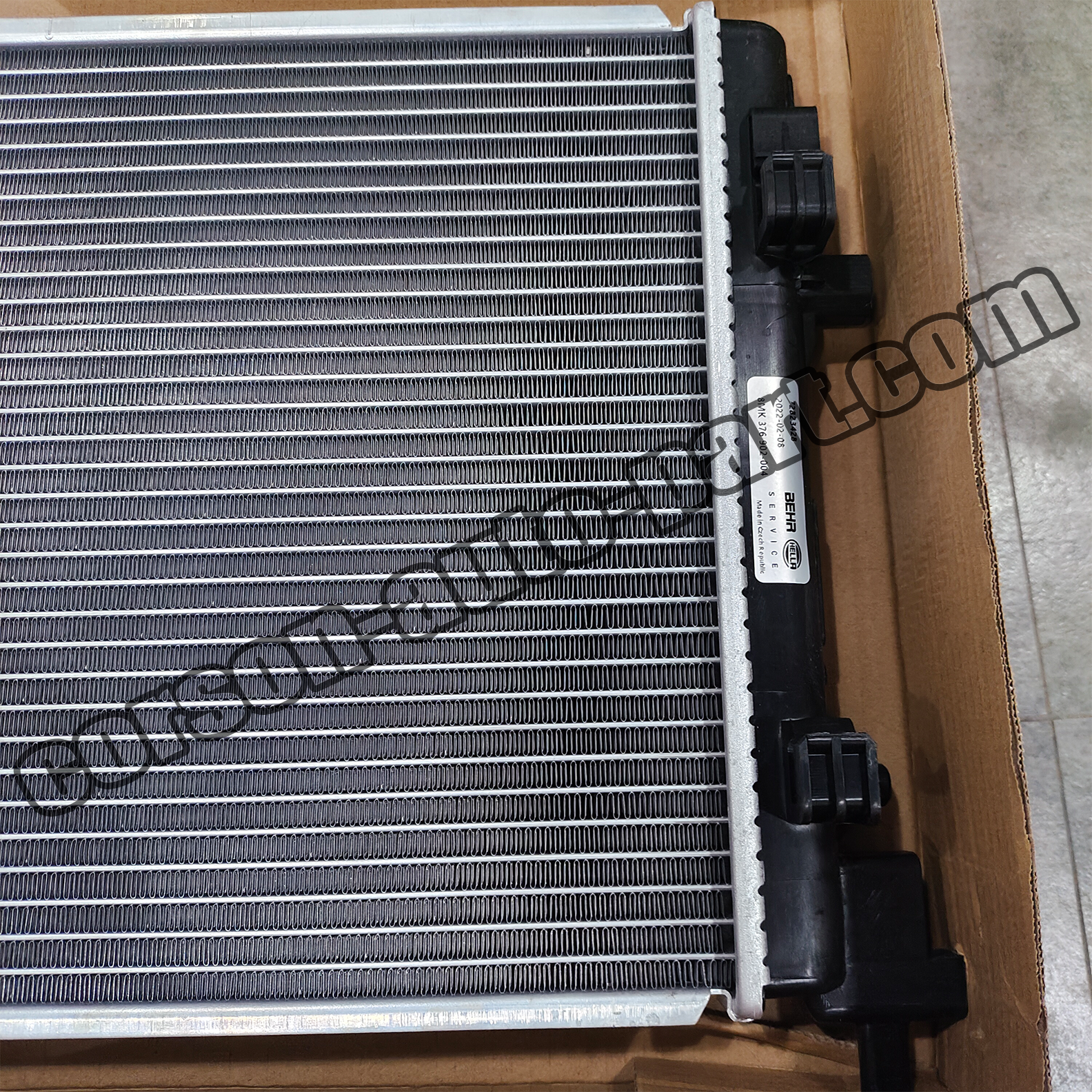 8MK376902-004 Water tank radiator