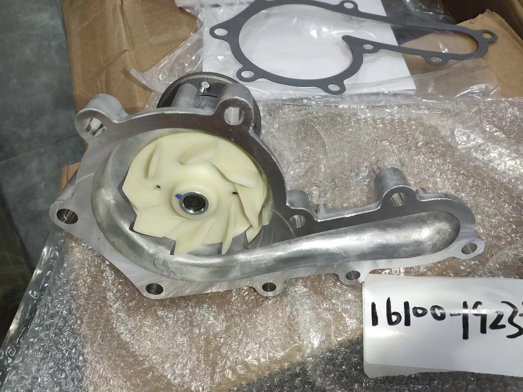 Toyota 16100-19235Engine Water Pump Assembly