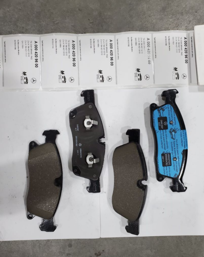 Genuine Mercedes-Benz Disk Brake Pad 0004209600 OEM