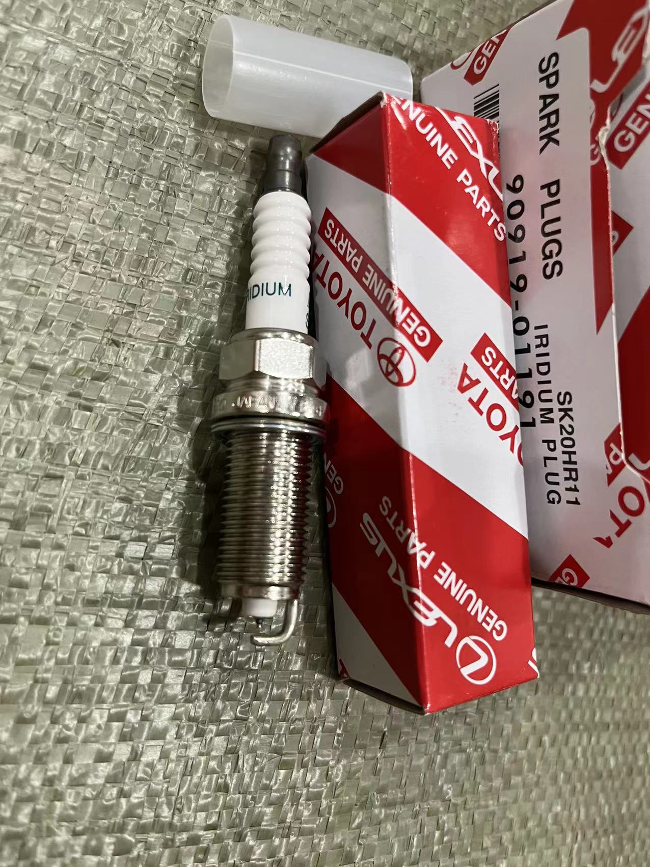 Toyota 90919-01191 Spark Plug