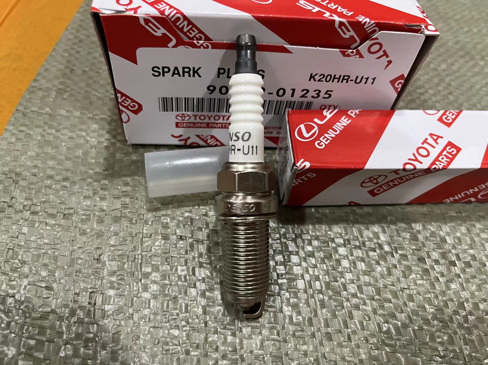 Toyota 90919-01235  Spark Plug