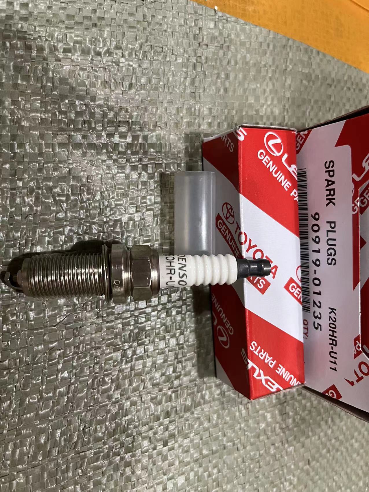 Toyota 90919-01235  Spark Plug