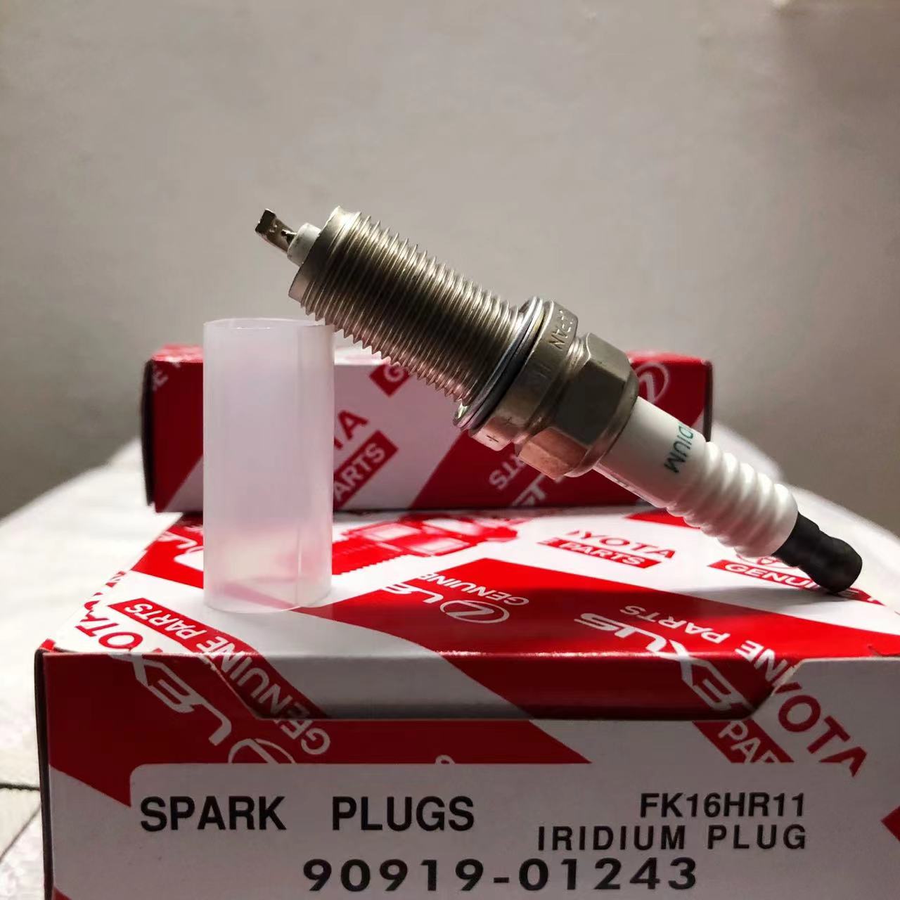 TOYOTA 90919-01243 (FK16HR11)  IRIDIUM SPARK PLUG