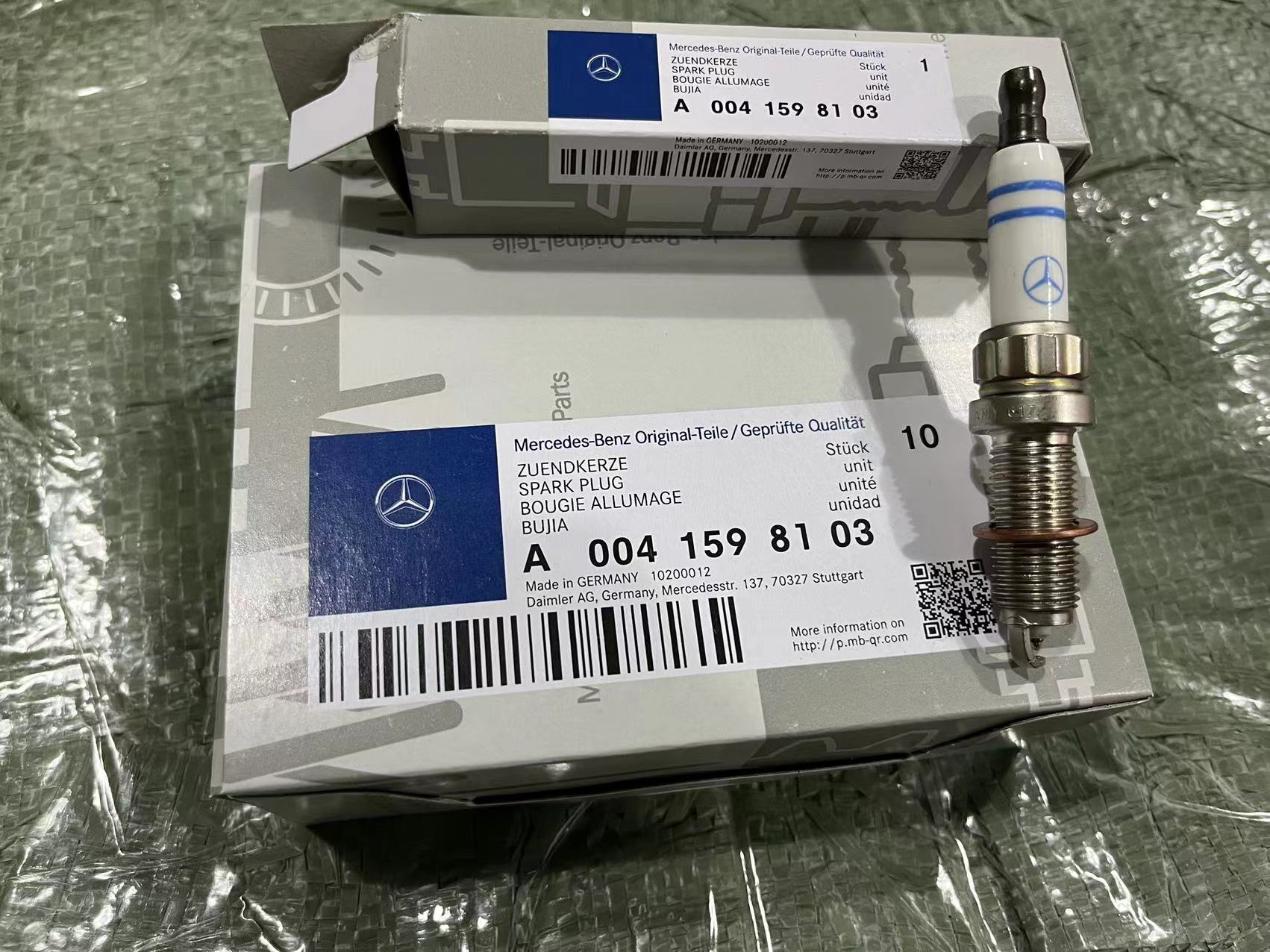 Mercedes-Benz A0041598103 Spark Plug