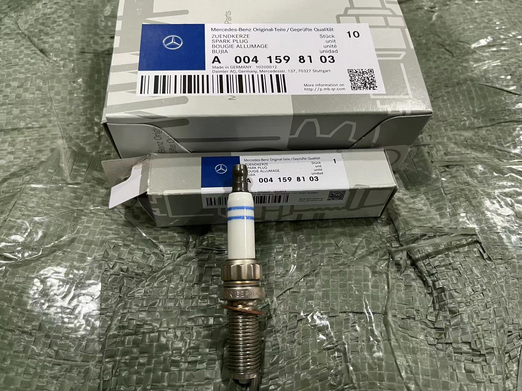 Mercedes-Benz A0041598103 Spark Plug